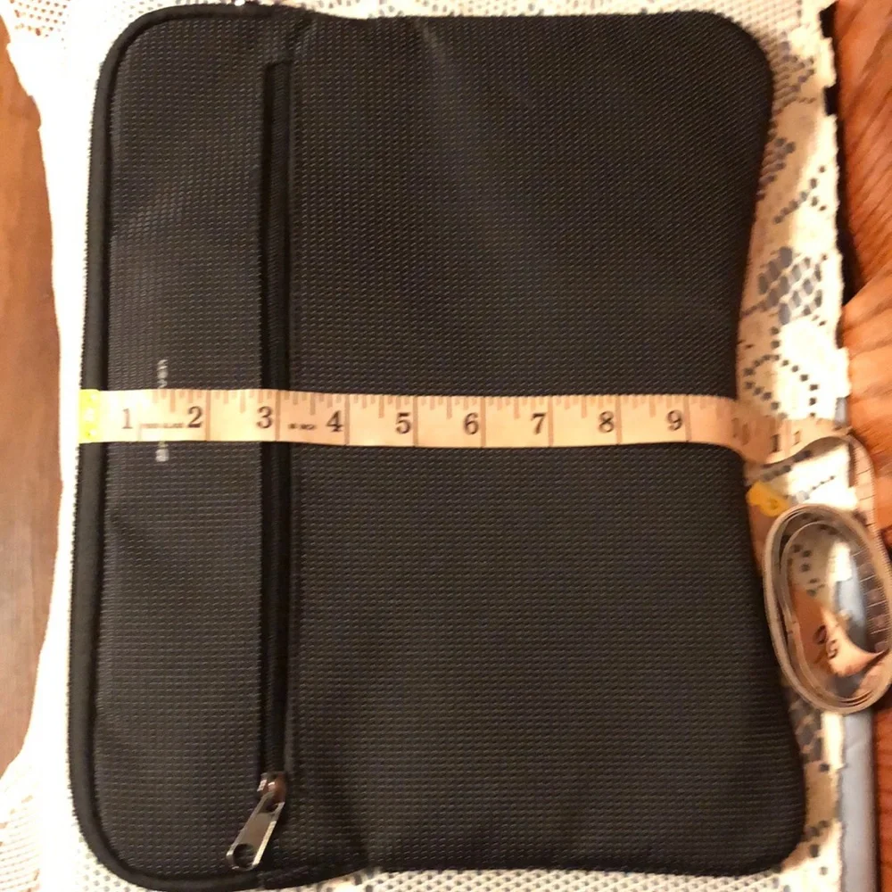 NEW LISTING! Laptop Case